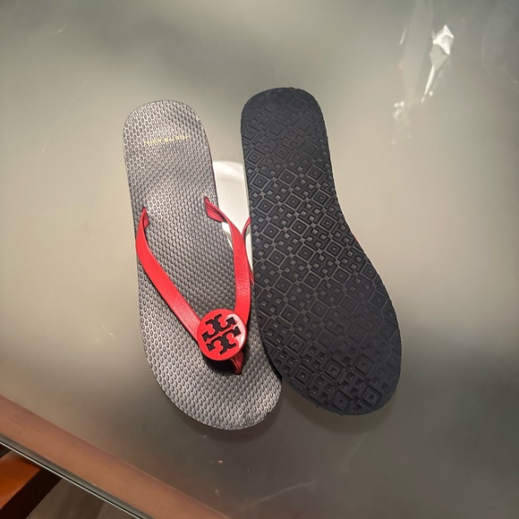 TORY BURCH, red leather thong sandal. - Picture 8 of 12